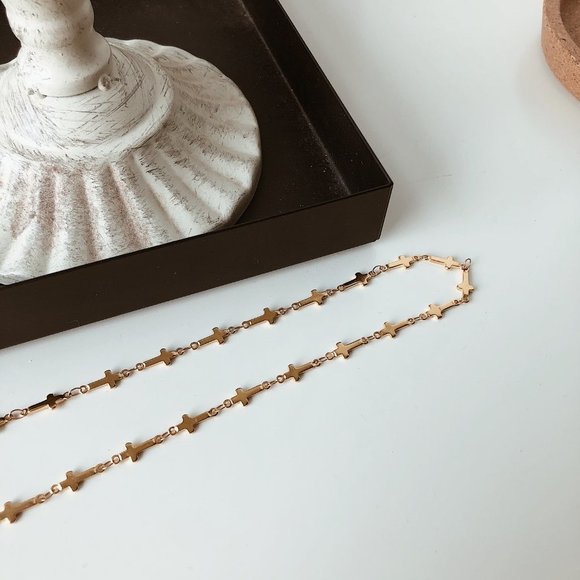 #NEW 18K Gold Plated Cross Choker Necklace - Picture 8 of 8